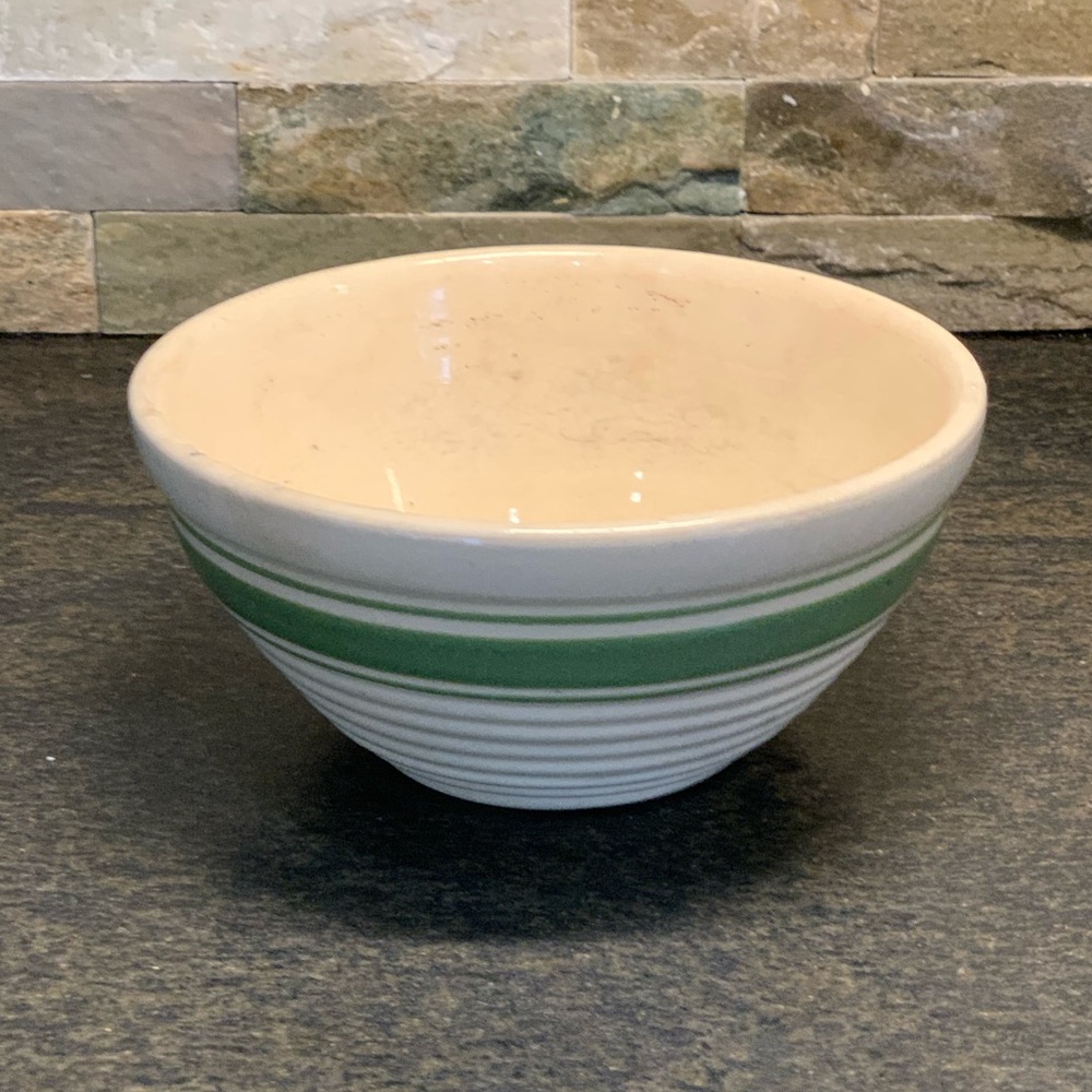 VINTAGE | Ribbed Stoneware Green Striped Bowl